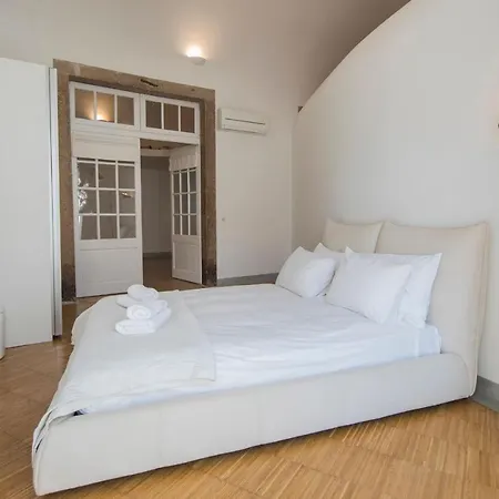 Lovelystay - Chiado 3bedroom Secret * Lisbon