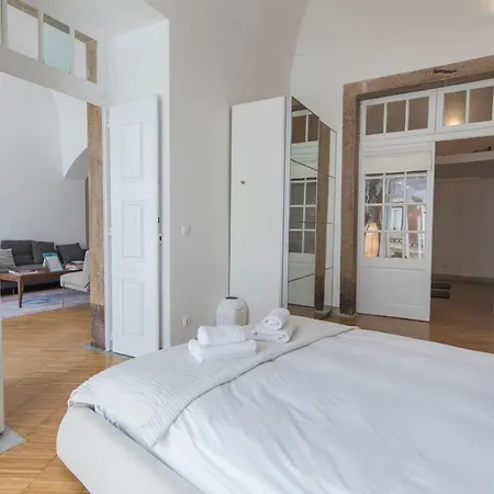 Lovelystay - Chiado 3bedroom Secret Lisbon