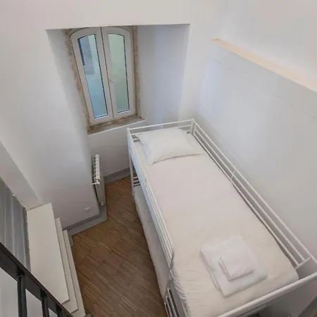 Apartment Lovelystay - Chiado 3bedroom Secret *