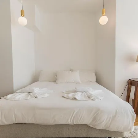 Lovelystay - Chiado 3bedroom Secret Apartment *