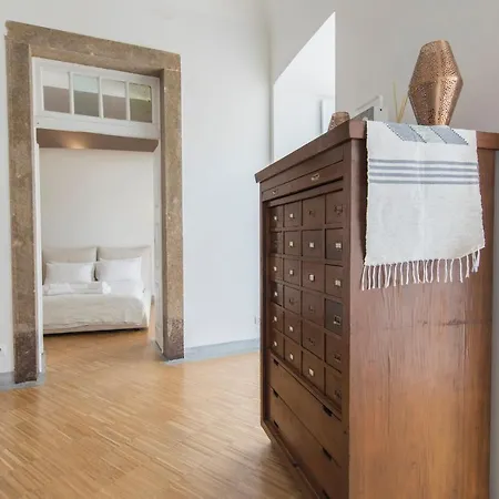 Lovelystay - Chiado 3bedroom Secret Apartment