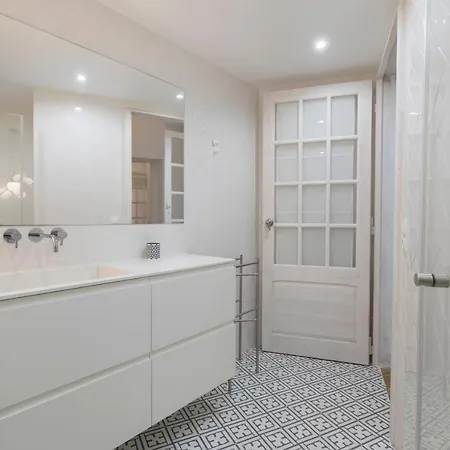 Lovelystay - Chiado 3bedroom Secret * Lisbon
