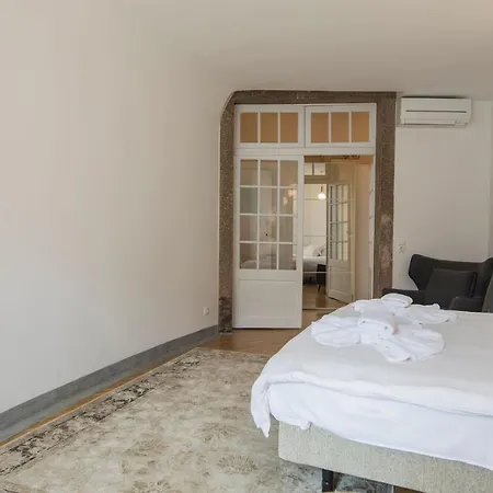 Lovelystay - Chiado 3bedroom Secret