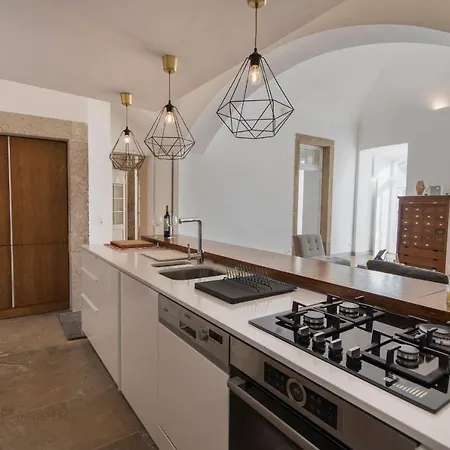 Lovelystay - Chiado 3bedroom Secret *